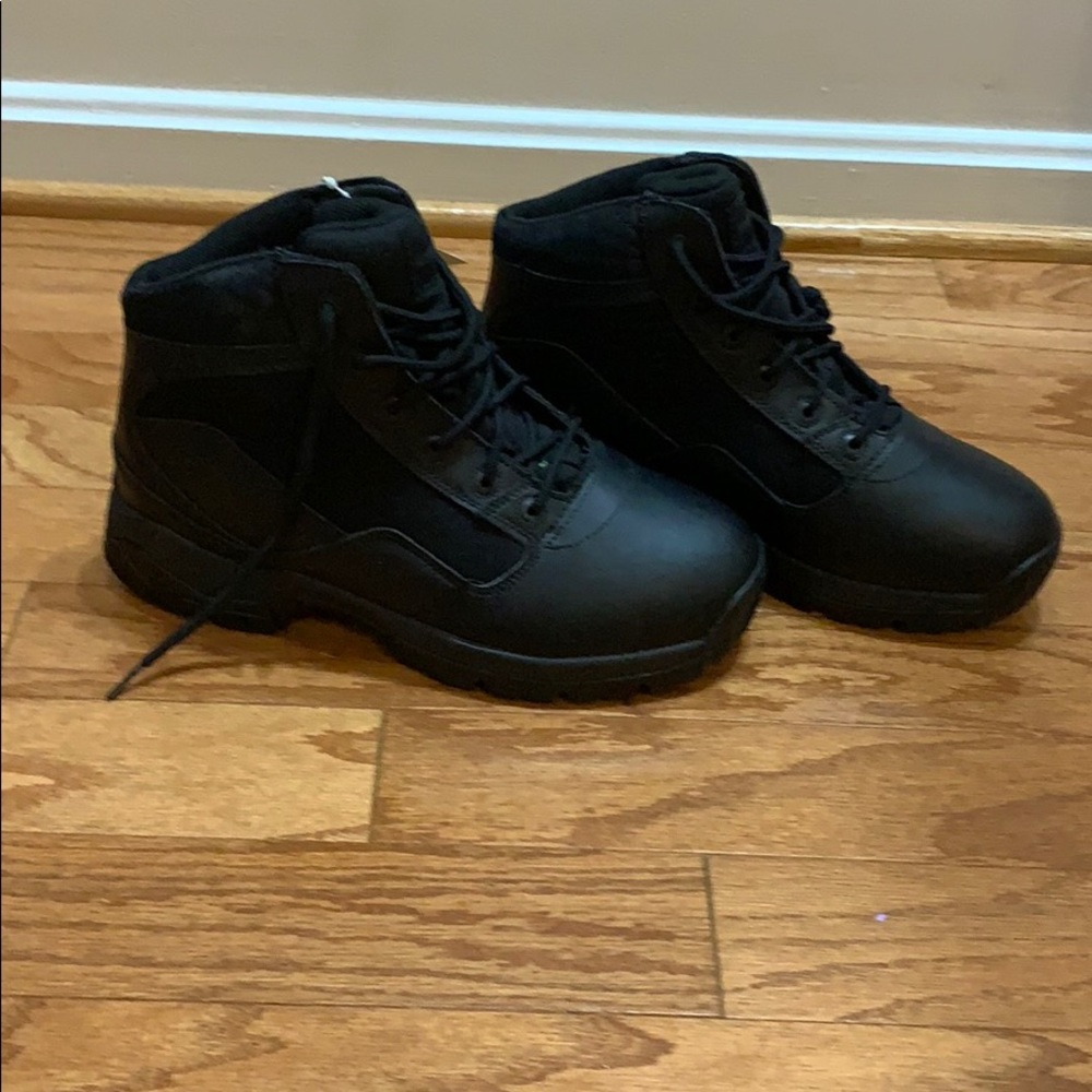New Men’s work shoe black size 9